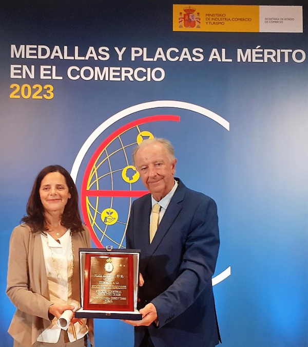 La Asociación Española de la Franquicia recibe  la Placa al Mérito en el Comercio 2023